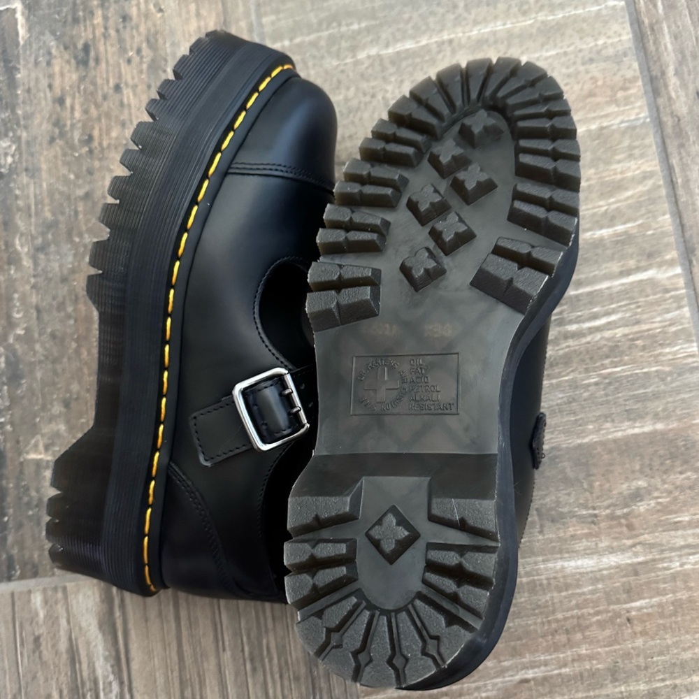 Dr. Martens Bethan Platform Shoe Women’s size 9 New - Picture 9 of 9